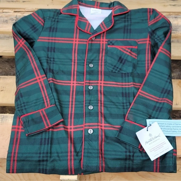 Hearth & Hand Kids' Tartan Green and Red Plaid 2pc Holiday Pajama Set - Picture 4 of 7